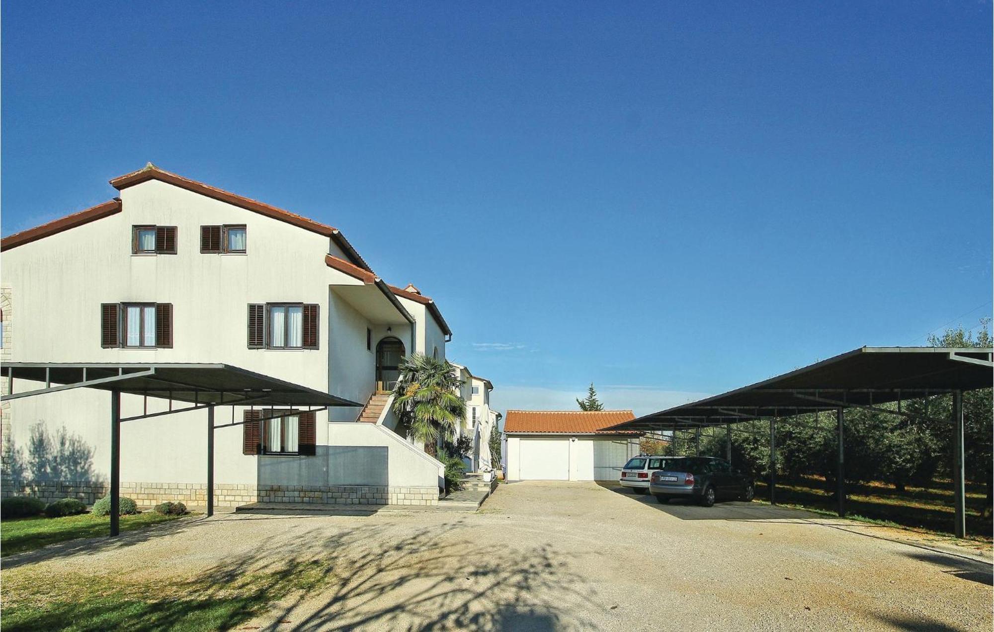 3 Bedroom Gorgeous Apartment In Poreč Exterior foto