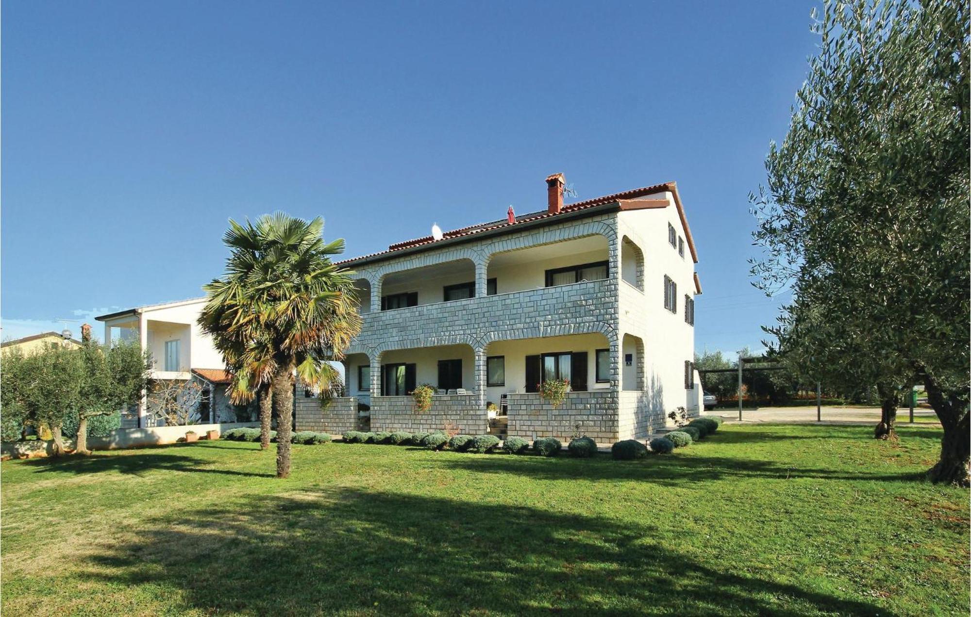 3 Bedroom Gorgeous Apartment In Poreč Exterior foto
